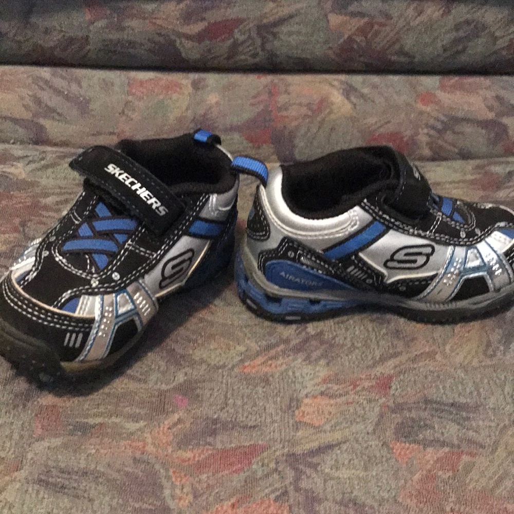 Skechers tennis shoes